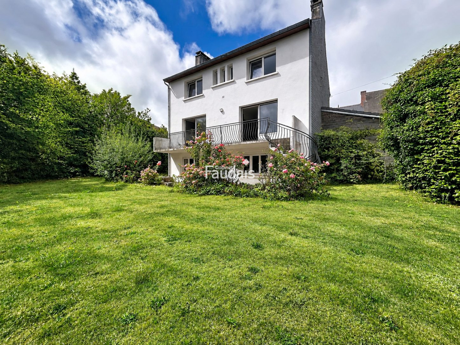Maison 8 pièces 176 m² · à Virandeville · 176 m² · 299 000 €