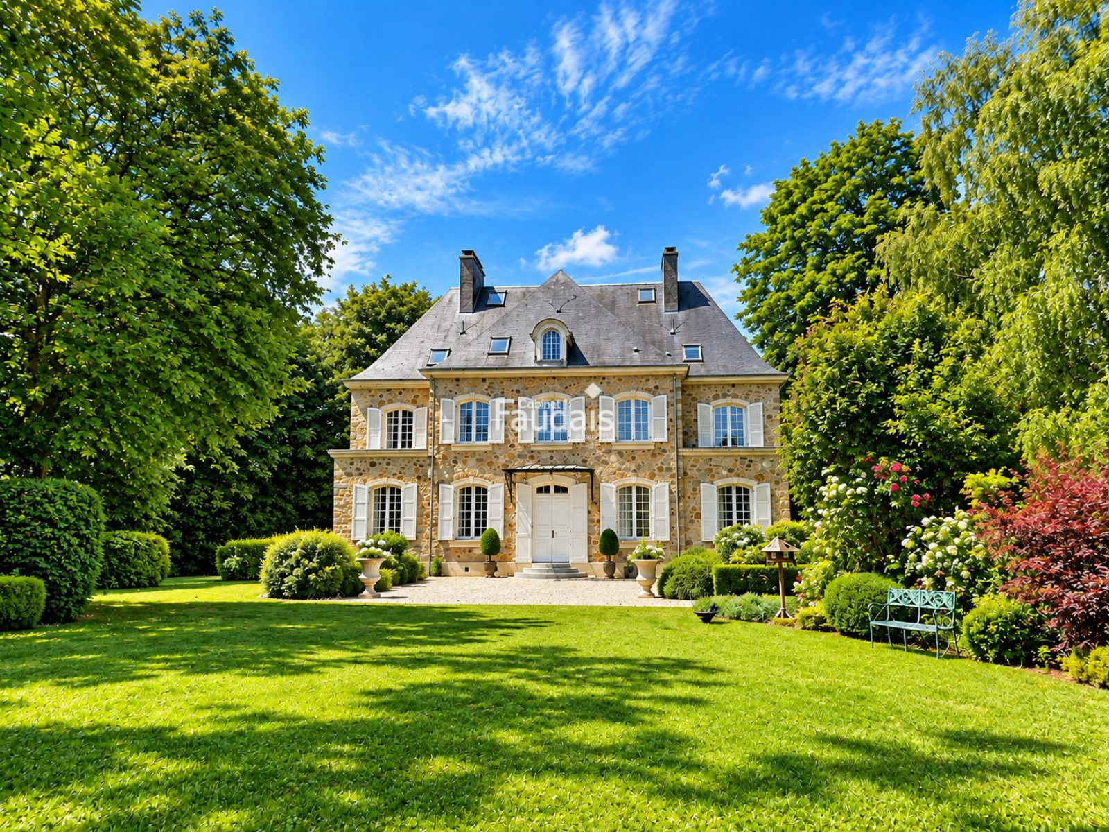 Maison 11 pièces 312 m² · à Carentan-les-Marais · 312 m² · 950 000 €